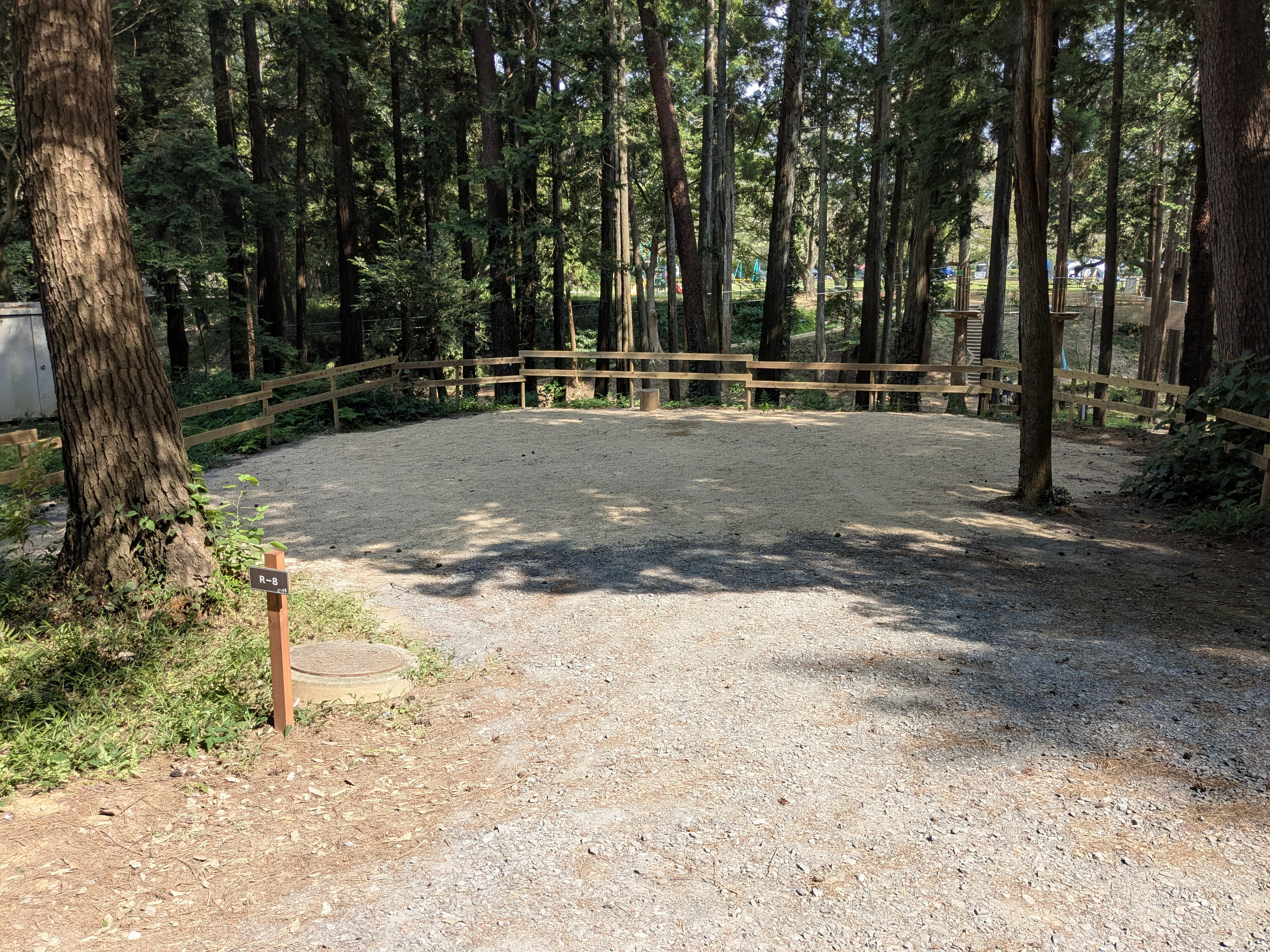 林間オート区画サイト　R-8（約110㎡、車1台まで）